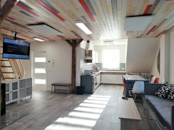 Apartmany-Pod-Capy-Nasavrky-cerveny-2-1-scaled - U vodní nádrže Křižanovice