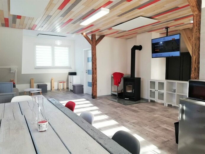 Apartmany-Pod-Capy-Nasavrky-cerveny-3-scaled - U vodní nádrže Křižanovice