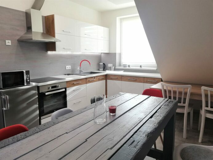 Apartmany-Pod-Capy-Nasavrky-cerveny-5-scaled - U vodní nádrže Křižanovice