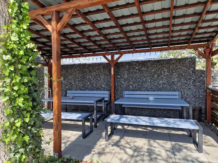 ubytovani-pod-capy-pergola-s-posezenim-ef67- - U vodní nádrže Křižanovice