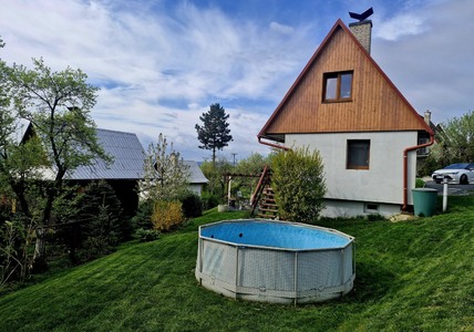 Bazén s velkou zahradou pro děti