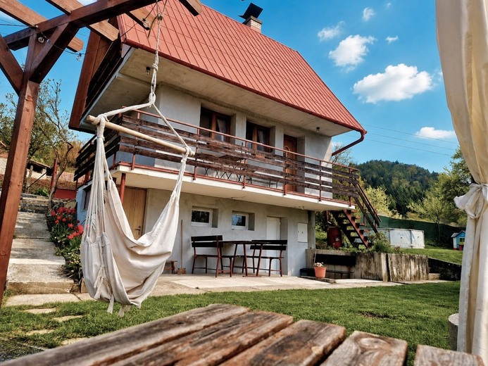 Chatička lukov - Pod hradem Lukovem