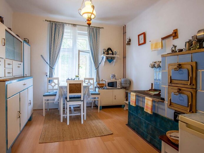 kuchyne-s-puvodnimi-kachlovymi-kamny-71ac-f0b7-1211390 - Kvaslice