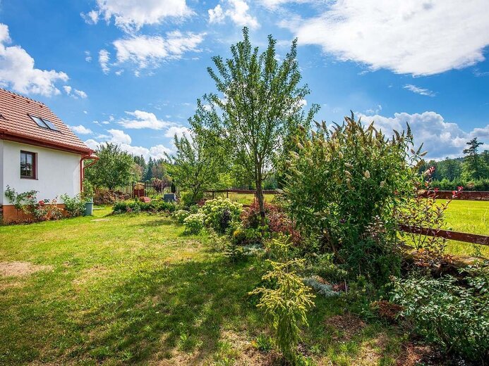 oploceny-dvur-i-kvetinova-zahrada-d587-f0b6-1211352 - Kvaslice