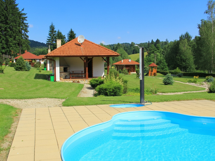 T613 Pod Holubím v. 1 - U hradu Mírova