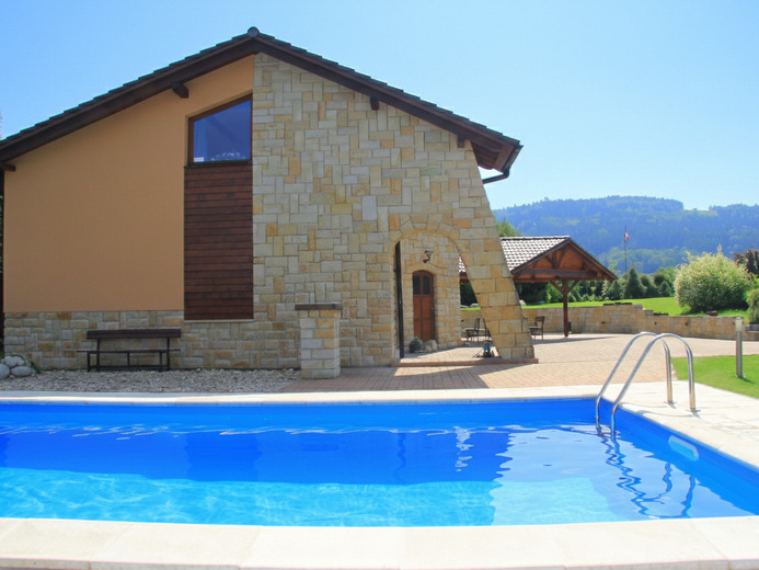 V550b - Bílá Třemešná