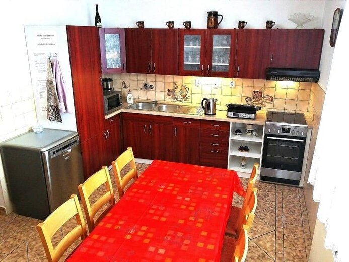 kuchyn-el-sporak-mycka-lednice-el-gril-5abe-401c-970775 - U hradu Pecka