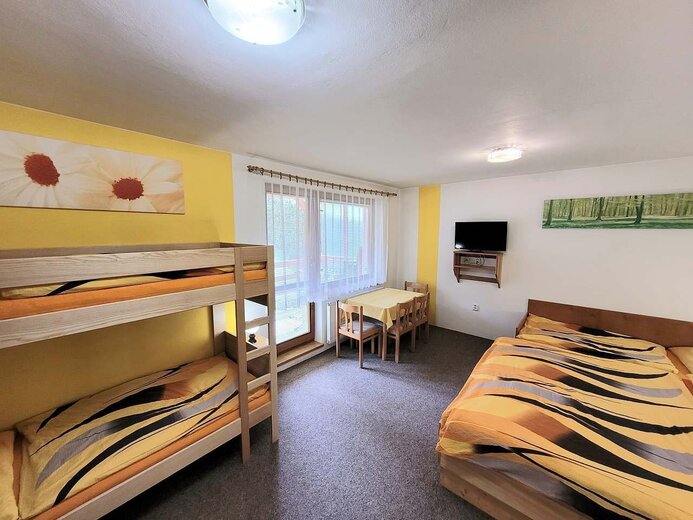 loznice-1-5-luzek-4545-401c-1007493 - U hradu Pecka
