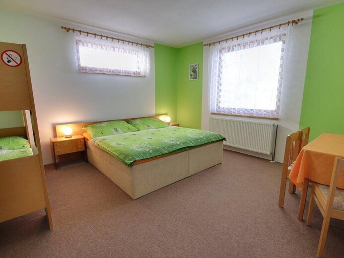 loznice-2-4-luzka-0f2d-401c-434875 - U hradu Pecka