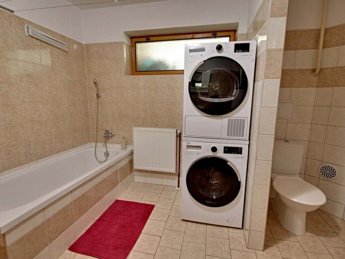 koupelna-1-wc-pracka-susicka--c9c3-401c-434863 - U hradu Pecka
